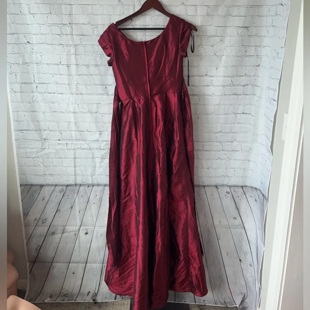 Beautifully Modest Red Sleeveless Formal Long Dress size 6 - Picture 14 of 15